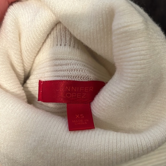 Flowy white sweater - Picture 3 of 3